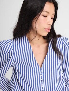 NWT Madewell Stacked-Button V-Neck Shirt in Poplin